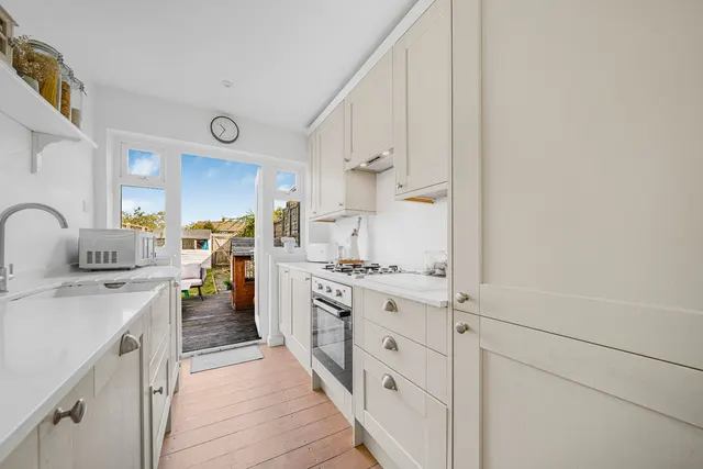 High Street, West Molesey, KT8, photo 3