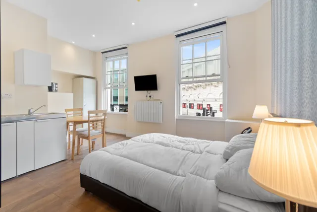Grays Inn Road, Kings Cross, photo 1