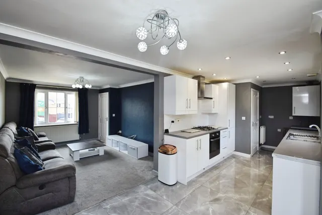 Clos Tyn Y Coed Bridgend, CF32, photo 2