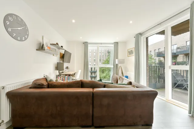 London, W3, photo 2