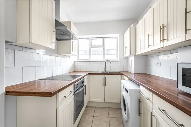 Toland Square, London, SW15, photo 3