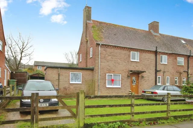 The Close, Woodcote, Reading, photo 1