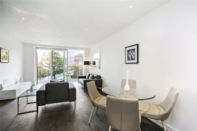 Devan Grove, London, N4, photo 3