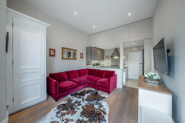 Photo 2 — Flat 4, 44 Cathcart Road, London