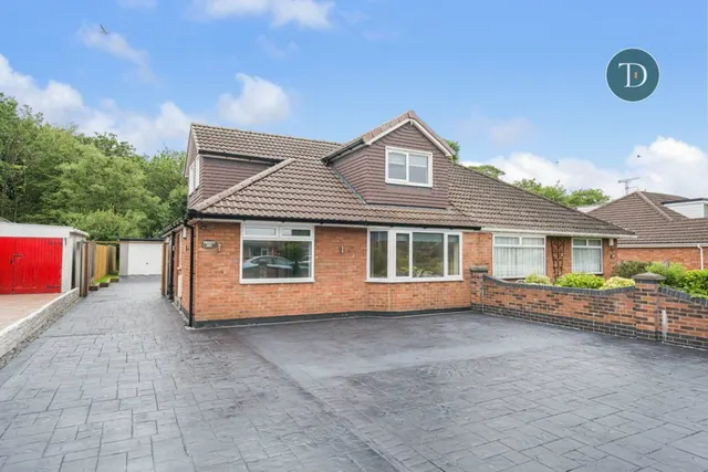 Grange Crescent, Childer Thornton, CH66 5NB, photo 1
