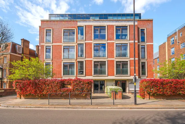Photo 2 — Fortis Green, London, N10