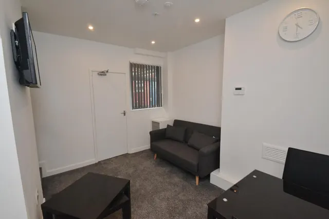 Thorn Grove, Fallowfield, M14, photo 2