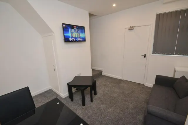 Thorn Grove, Fallowfield, M14, photo 3
