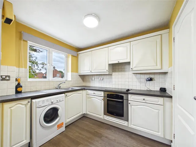Bignell Croft, Highwoods, CO4, photo 3
