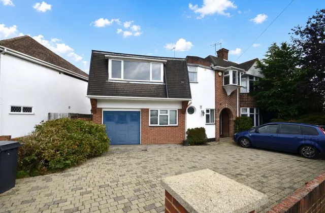 The Crescent, Egham, photo 1