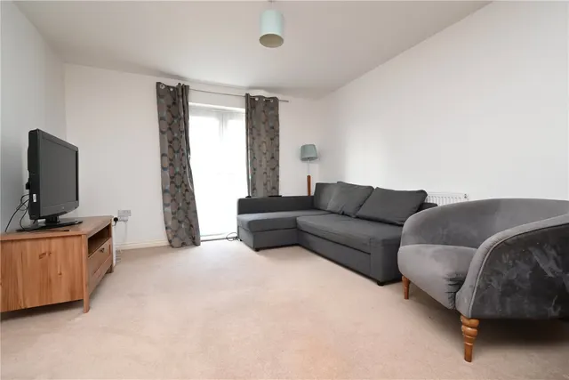 Sinclair Drive, Basingstoke, Hampshire, RG21, photo 1