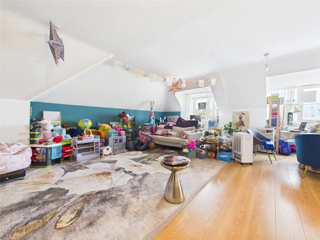 Bedfont Lane, Feltham, TW14, photo 2