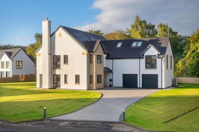Inveroe Steadings, Balerno, EH14, photo 1