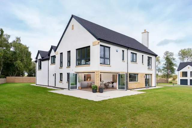 Inveroe Steadings, Balerno, EH14, photo 3