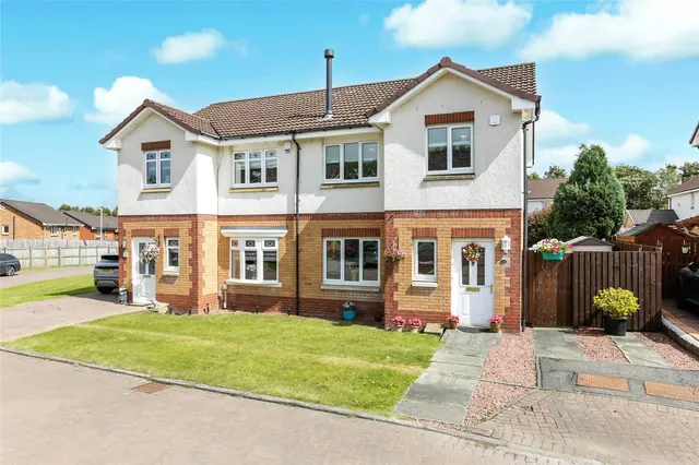 Ledvinka Crescent, Hamilton, South Lanarkshire, ML3, photo 1