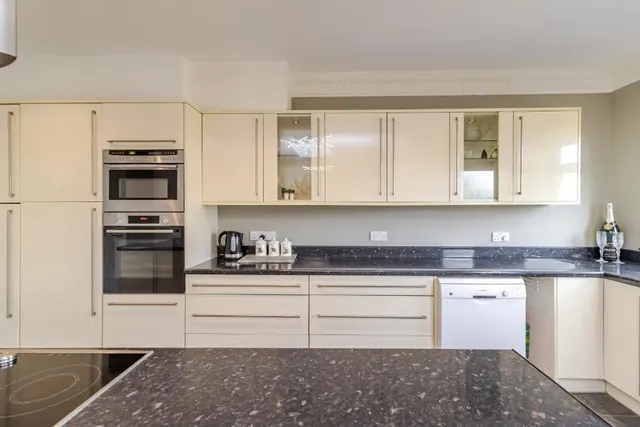 Farleigh Road, Warlingham, photo 2