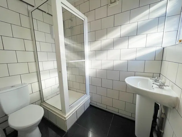 Photo 3 — Tudor Road, Leicester, LE3