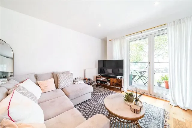 Fairbourne Road, London, SW4, photo 2