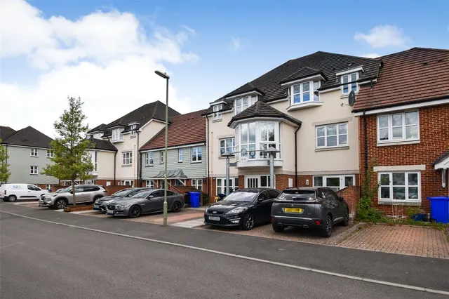 Blacksmith Close, Aldershot, Hampshire, GU12 4SR, photo 1