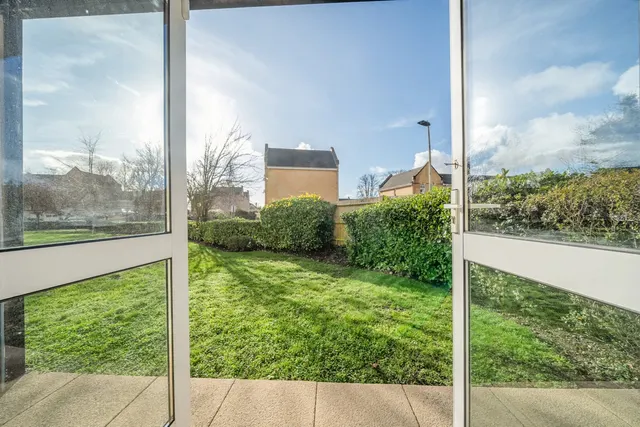 Photo 2 — Sparkes Close, BR2