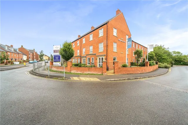 Water Lane, Towcester, Northamptonshire, NN12 6HR, photo 1