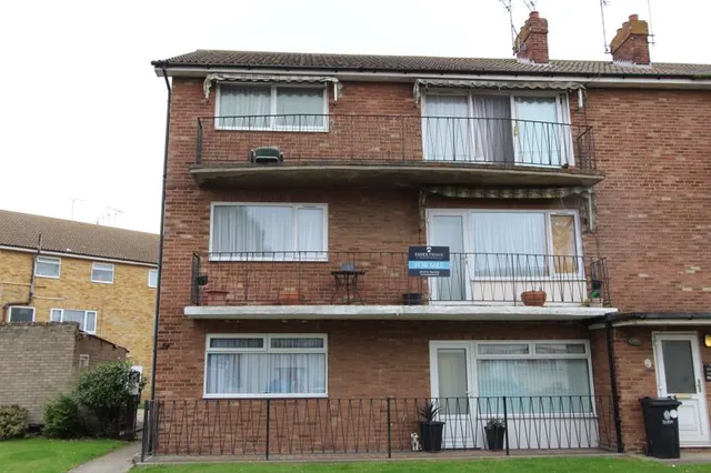 Tower Road, Clacton-On-Sea CO15 1LE, photo 1