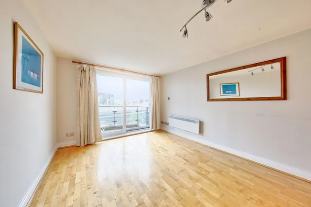 Smugglers Way, Wandsworth, SW18, photo 2