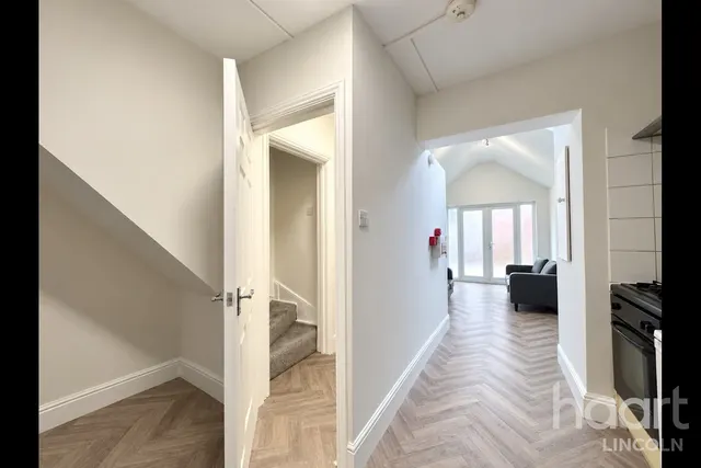 Newland Street West, LN1, photo 3