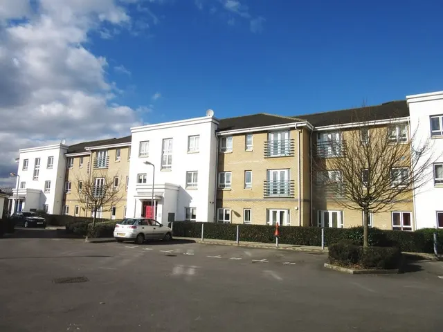 Sovereign Heights, Brands Hill, Colnbrook, Berkshire, SL3 8PY, photo 1