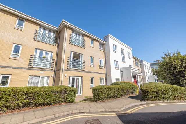 Sovereign Heights, Brands Hill, Colnbrook, Berkshire, SL3 8PY, photo 1
