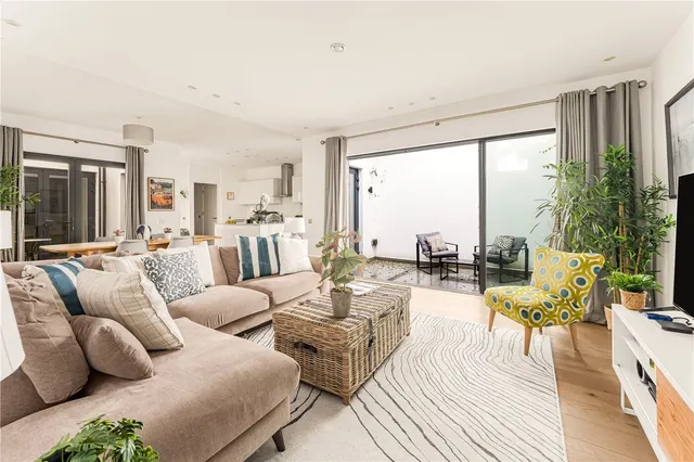 Whittingstall Road, London, SW6, photo 1