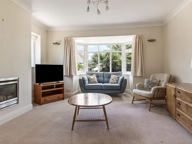 Photo 3 — Sandown Avenue, Goring-By-Sea, Worthing