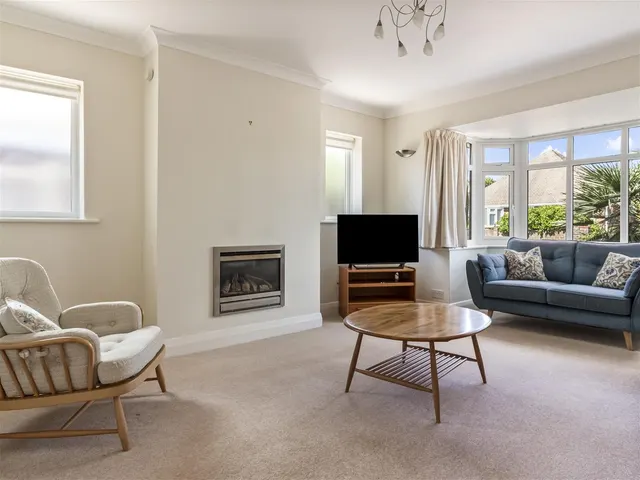 Photo 2 — Sandown Avenue, Goring-By-Sea, Worthing