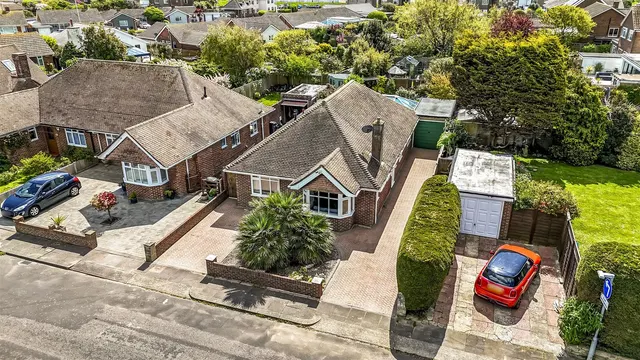 Sandown Avenue, Goring-By-Sea, Worthing, photo 1