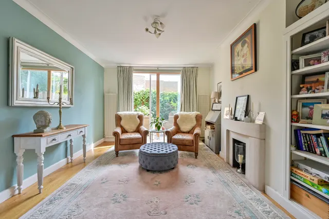 Photo 2 — 164 Sutherland Grove, London