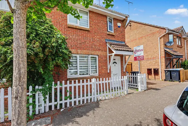 Bradley Road, Enfield, EN3, photo 1