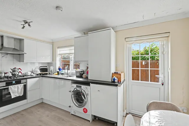 Bradley Road, Enfield, EN3, photo 2