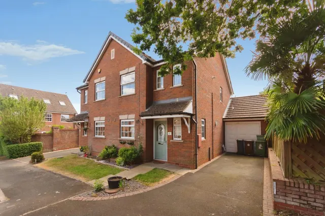 St. Francis Avenue, Solihull, photo 1