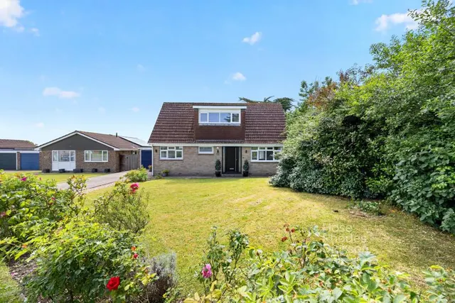 Caws Avenue, Seaview, PO34, photo 1