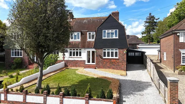 Broadview Gardens, Worthing, photo 1