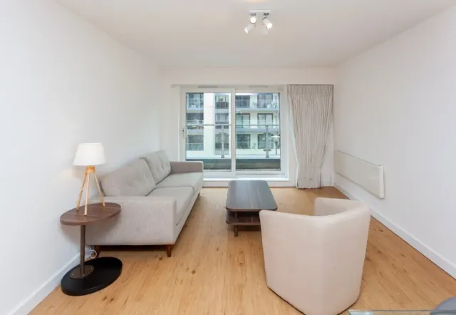 Boulevard Drive, Beaufort Park, NW9, photo 2