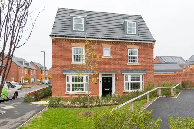 Bannister Drive, MK17, photo 1