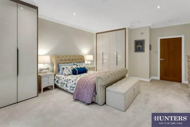 Finchley Road, Hampstead, London, NW3, photo 1