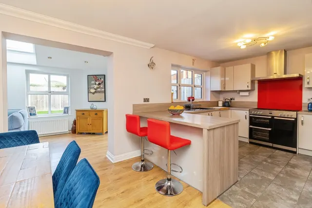 Welsummer Grove, Shenley Brook End, MK5, photo 3