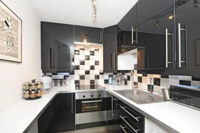 Regents Court, Newbury, RG14, photo 3