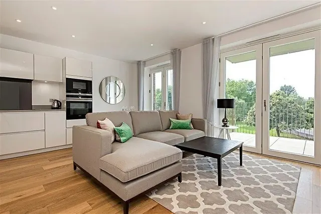 Monarch Square London SW11, photo 1