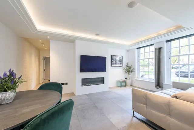 London, NW3, photo 1