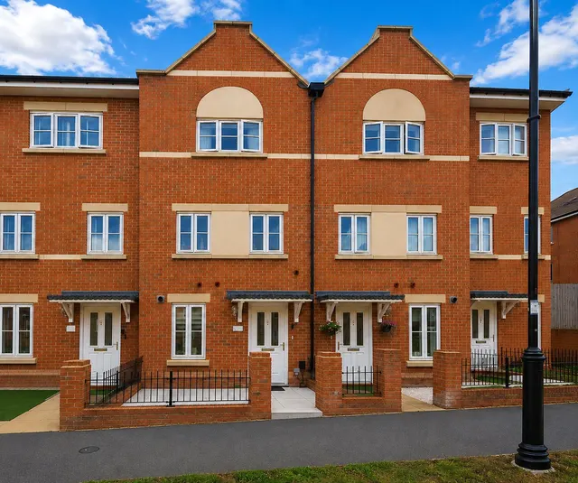 Montgomery Avenue, Wellesley, Aldershot, Hampshire, GU11 4AX, photo 1