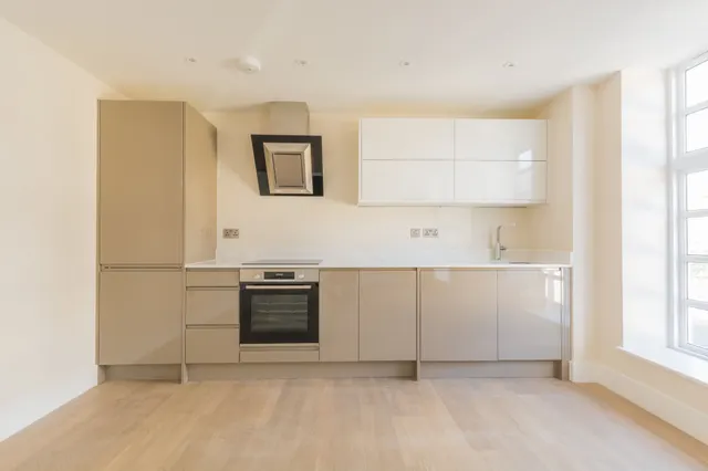 Photo 3 — Flat 2, Century House, 2 St Marys Road, London