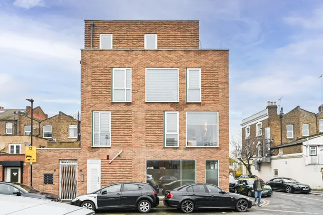 Flat 2, Century House, 2 St Marys Road, London, photo 1